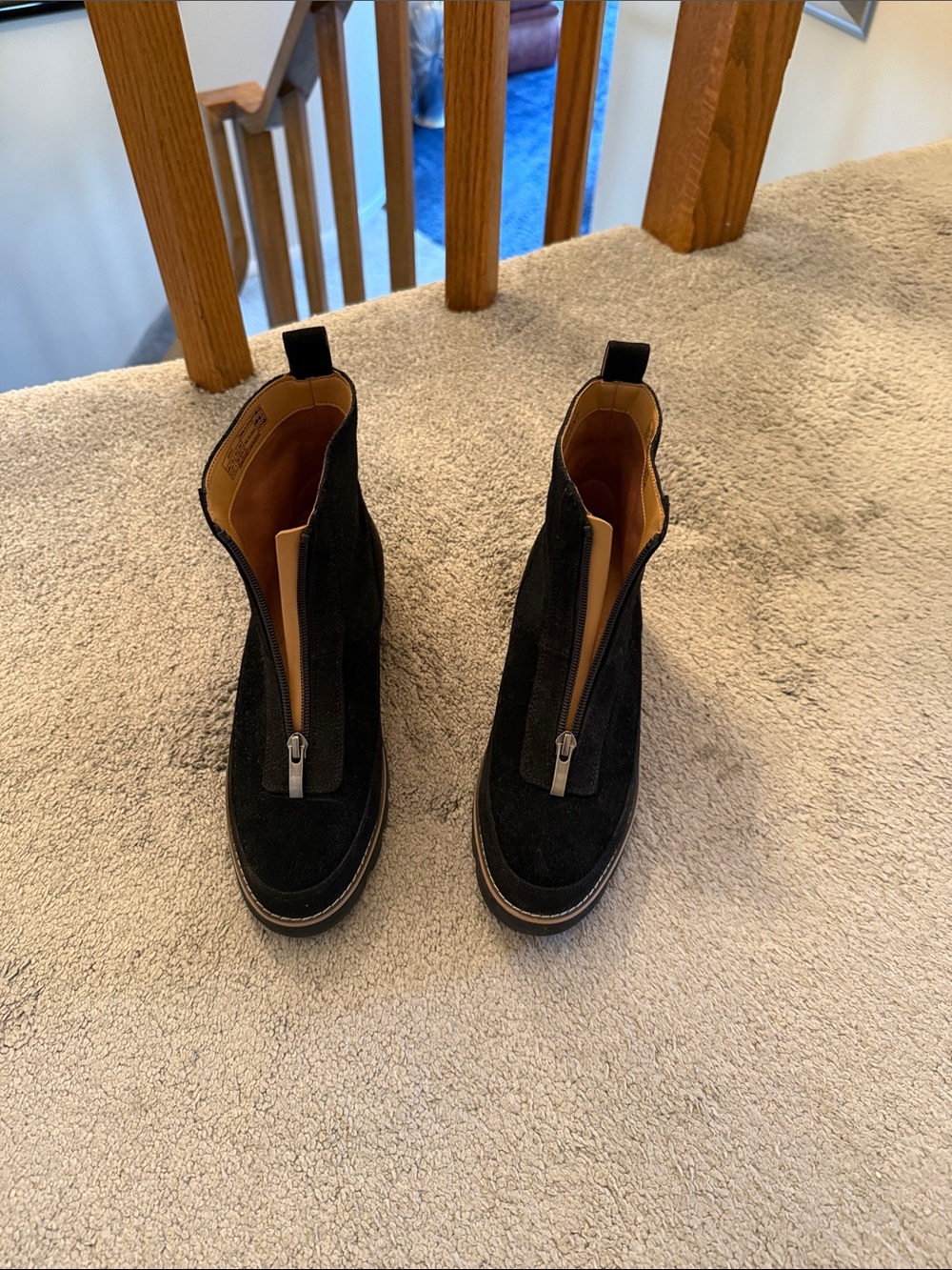 Vionic Women’s Estilo Black Suede Zip Front Chelsea Boots- Worn once!!!